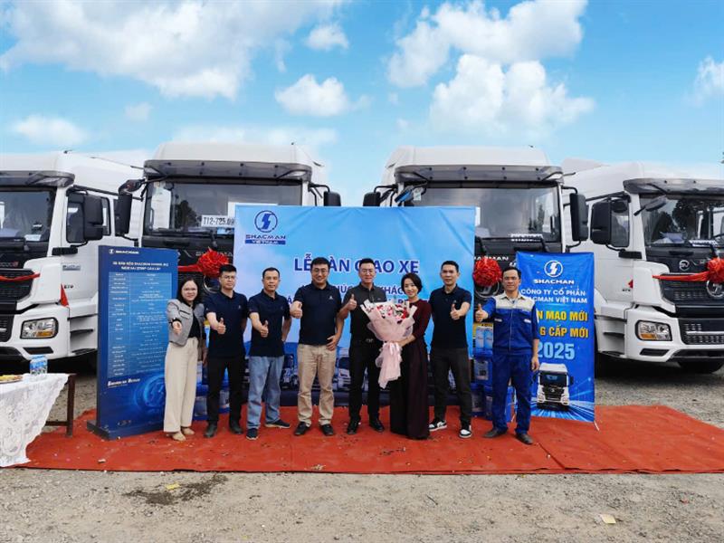 Sự kiện bàn giao xe đầu kéo Shacman H3000S 270HP